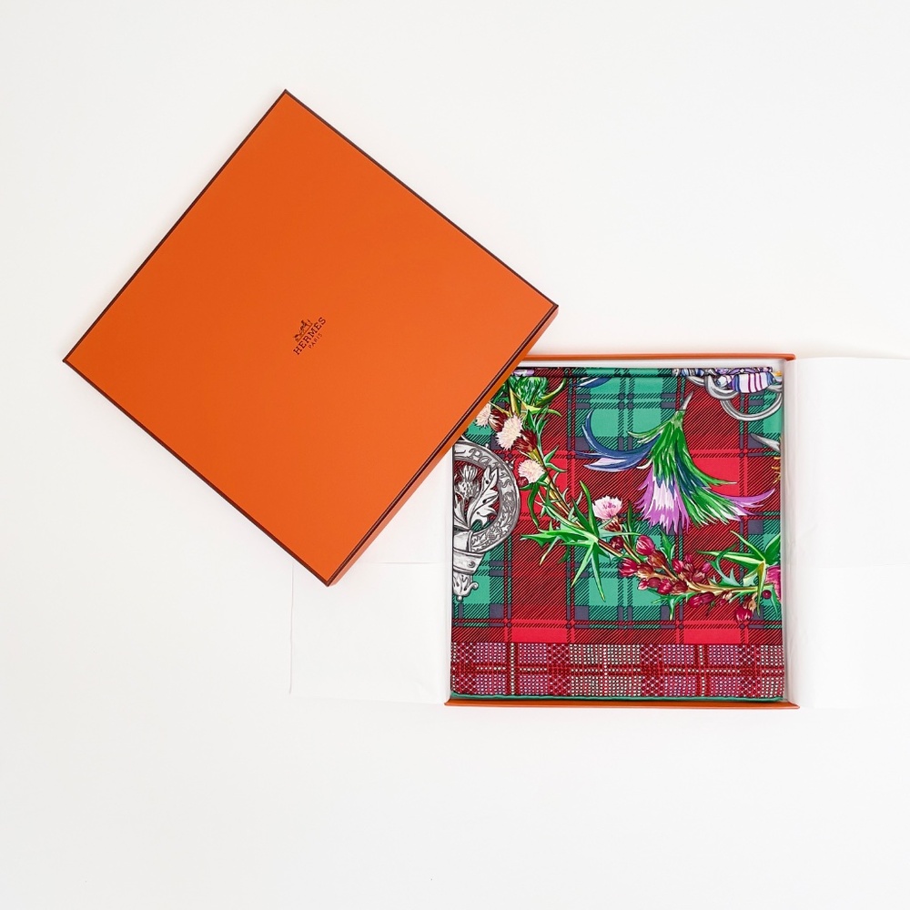 NWT Hermes Scarf "Fleurs d’Écosse" 1 - Picture 2 of 10